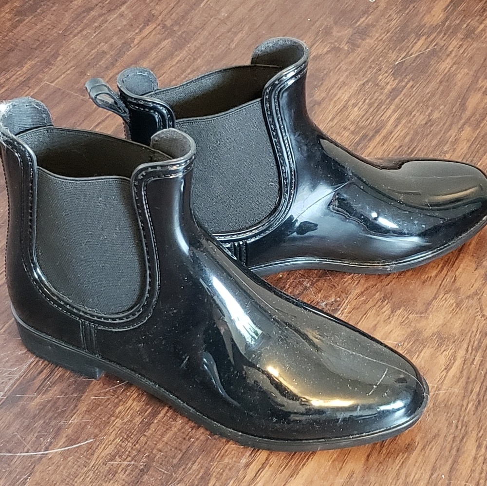 Size 8 Black Chelsea Rainboots